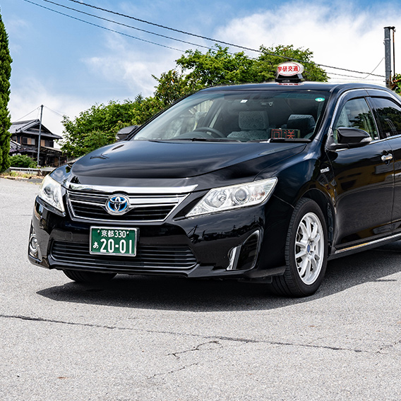 乗用車タイプのタクシー