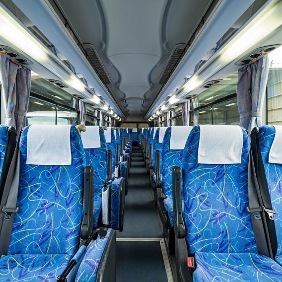 大型バスの車内